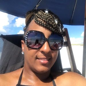 Meet your Posher, Laquandra